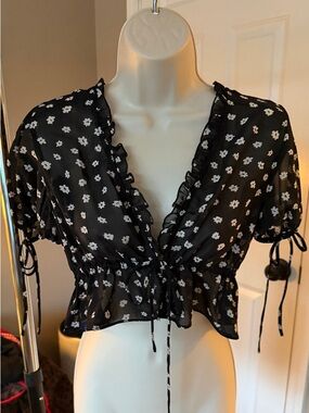 Polly Black Floral Sheer Puff-Sleeve Crop Top